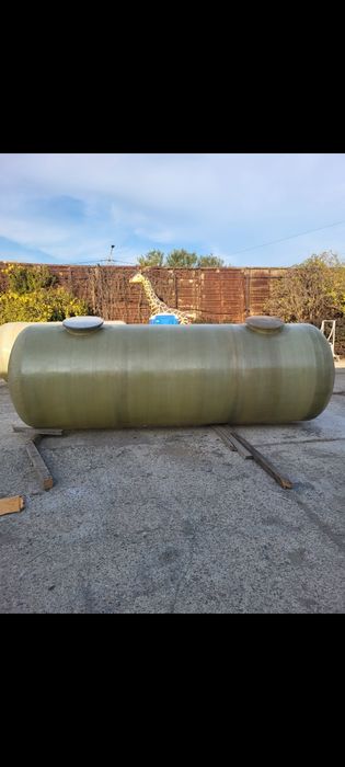 Cisterne bazine carat apa în camp