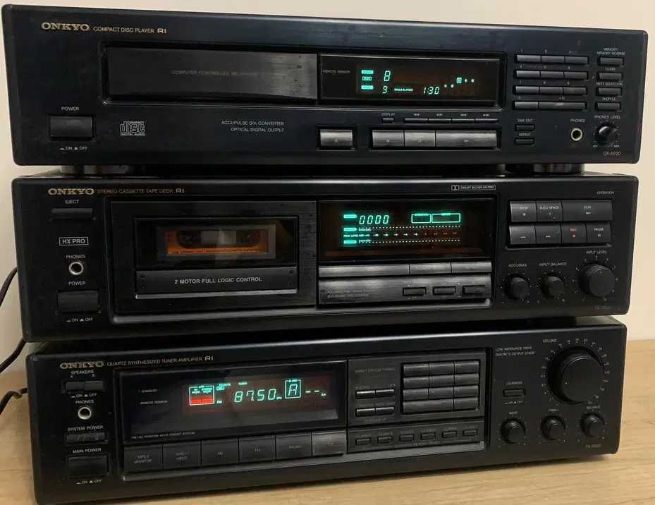 Linie audio Onkyo: tuner cu amplificator, cd player, deck