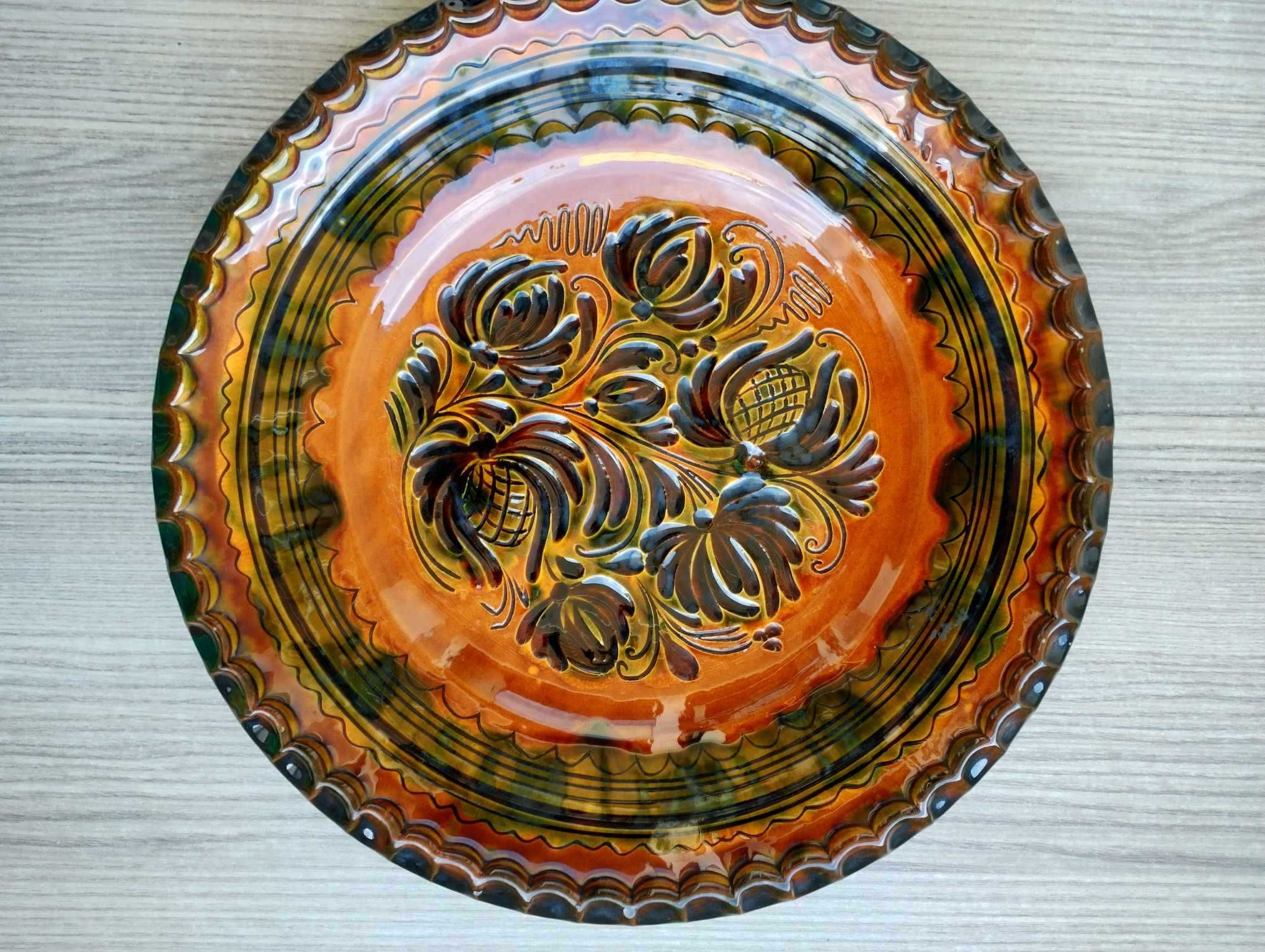 луксозна стенна релефна керамична чиния