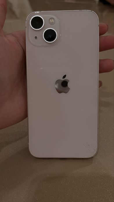 iPhone 13 розовый