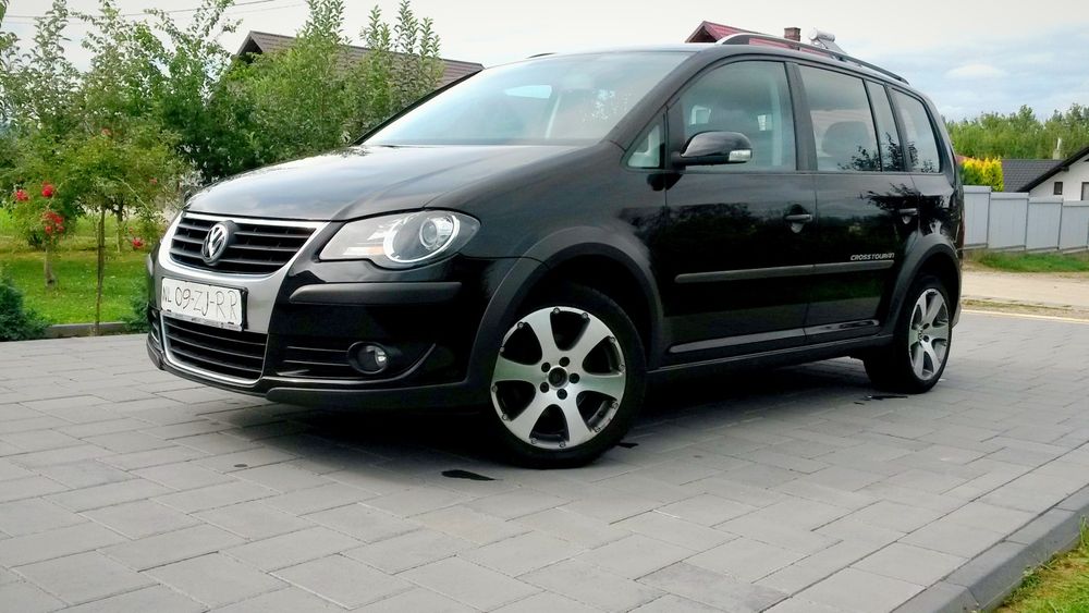Vând -Touran cross- 1.9tdi -super pret- negociabil.