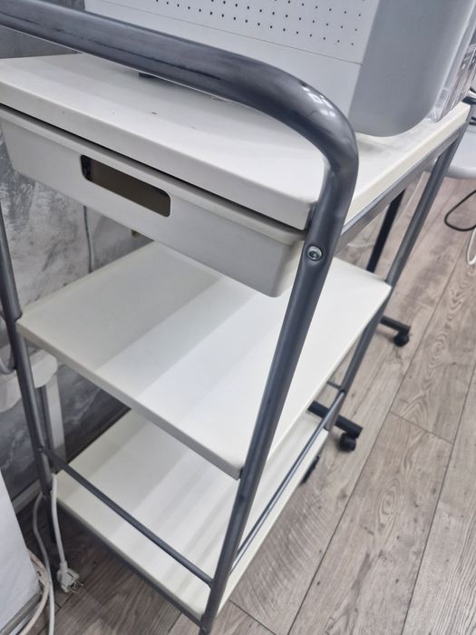 Vand ucenic pt cosmetica