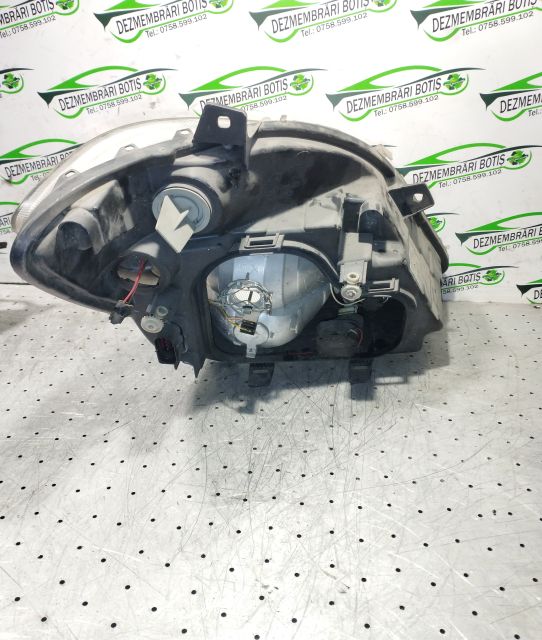 Far stanga A 906 820 03 61 Mercedes-Benz Sprinter a 2-a generatie 906