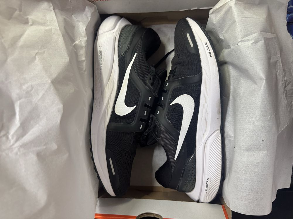 Nike Air Zoom Vomero 16