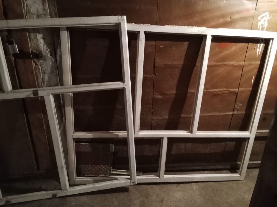 Продам  балконные рамы ( дерево)