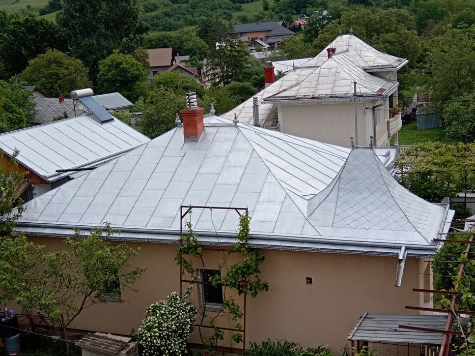 Vopsim tablă pe case garduri etc