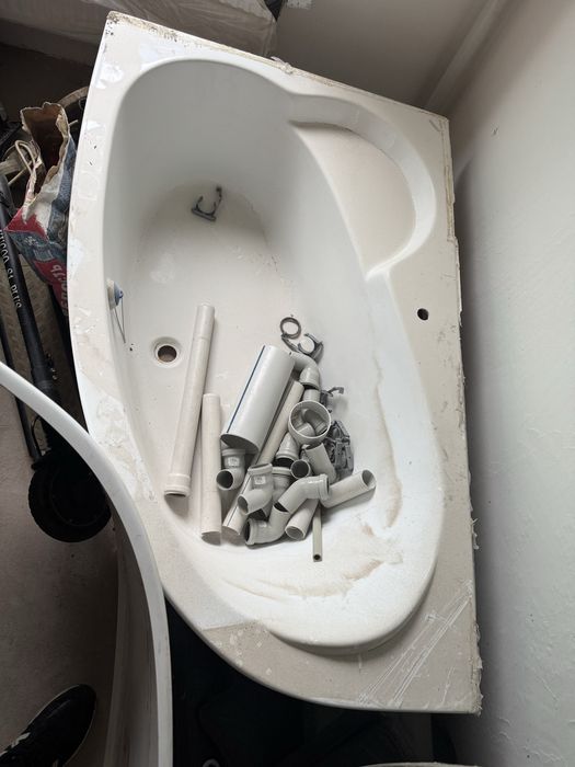 Продам акриловую ванну