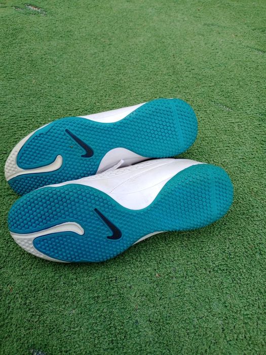 Маратонки за зала номер 34