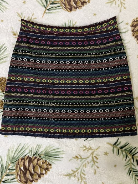 Къса, шарена пола