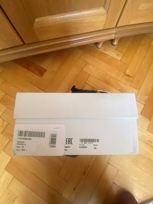 Дамски sникърси Moschino 38 номер