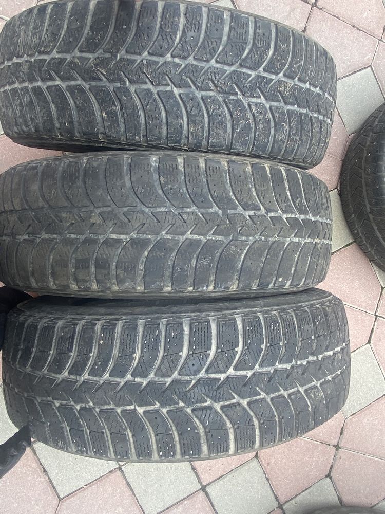 Зимниe Шины “BRIDGESTONE “  235/65/R17