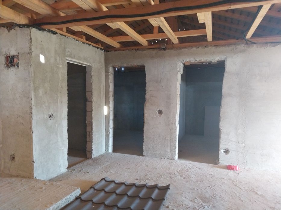 Vand teren 2000mp cu casa la gri