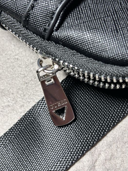 барсетка GUESS.  .