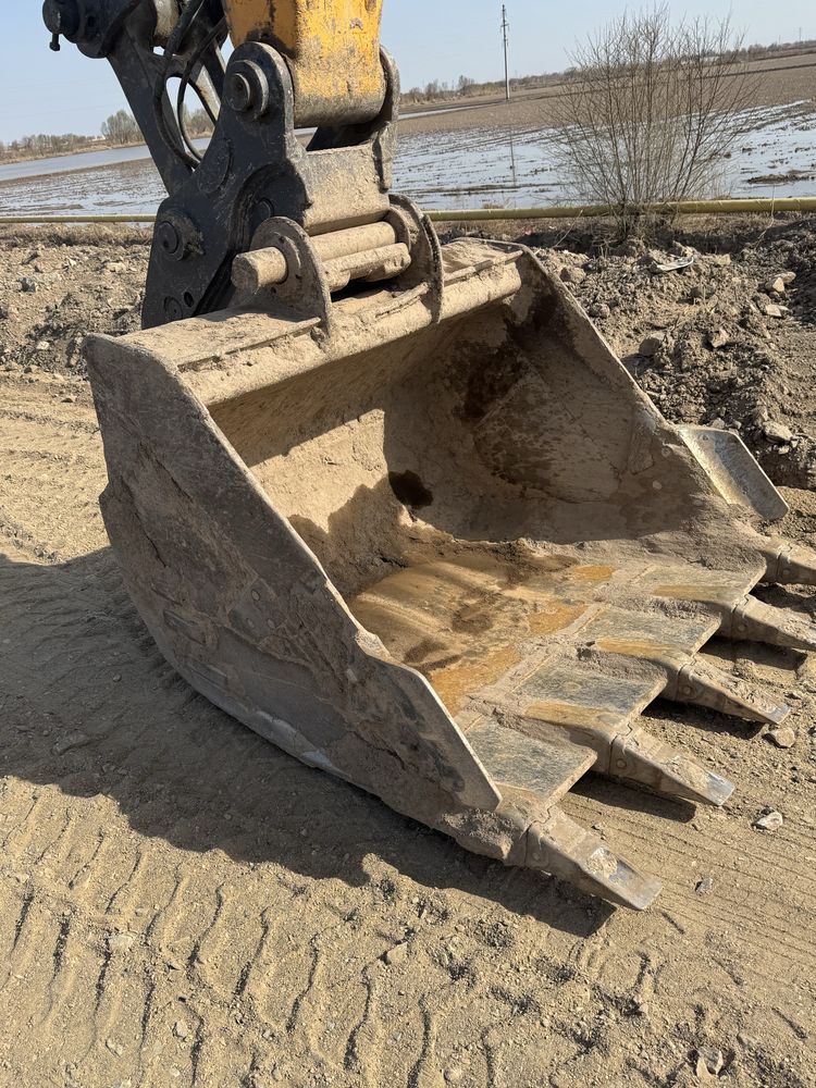 Ekskavator Hyundai 200 w - 7  ковш 1.2 куб