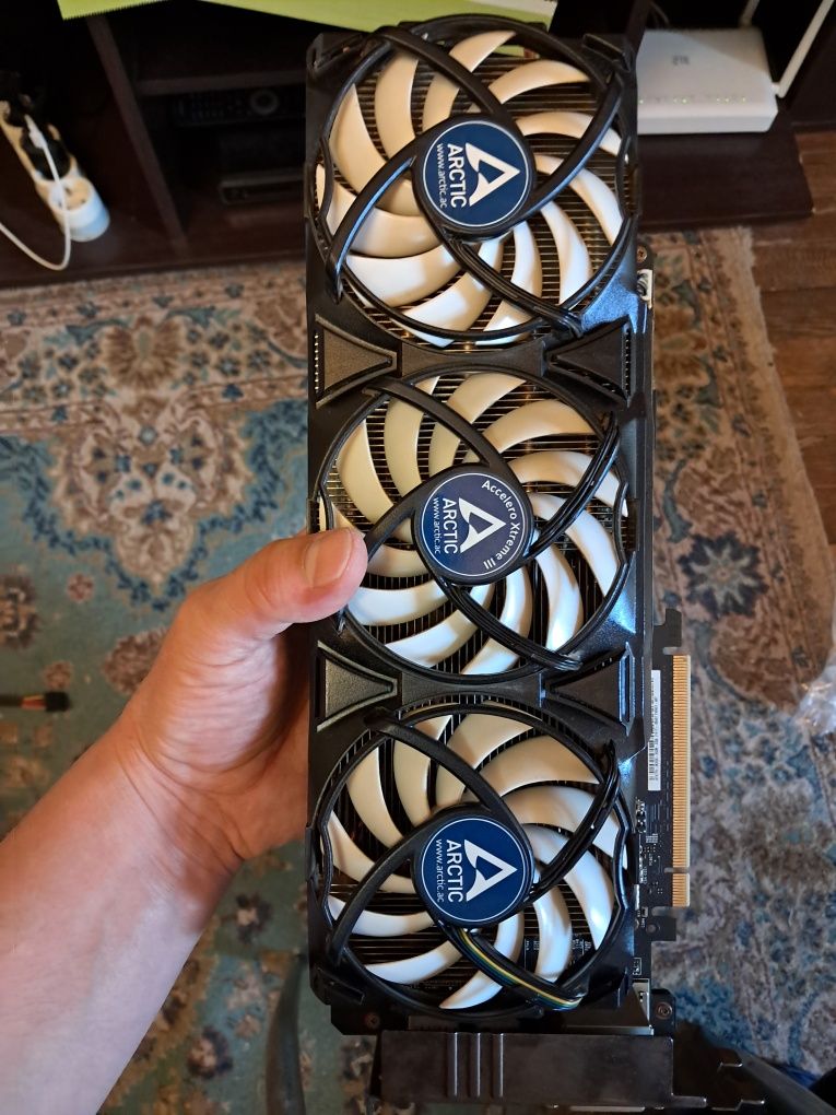 GTX 770 Asus DirectCU II OC 2GB GDDR5 256 Bit + Accelero Xtreme III