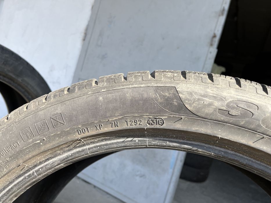 2 бр. зимни гуми 275/40/22 Pirelli DOT 3515 5-5,5 mm