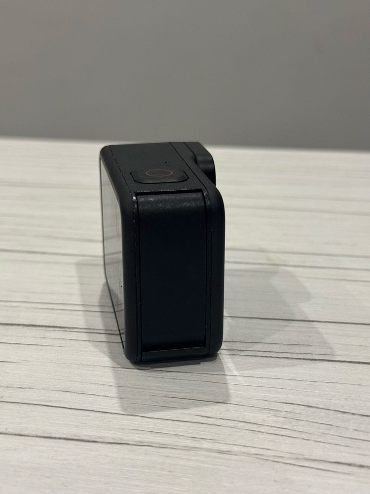 GoPro Hero 10 Black + 4 батерии + зарядно+ аксесоари