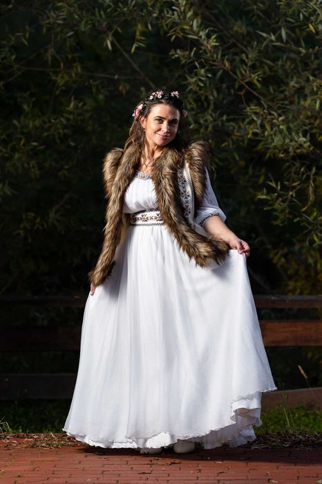 Rochie de mireasa cu broderie traditonala, Demetria