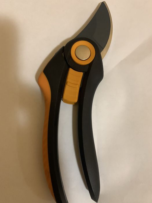 Foarfeca pomii Gardena si Fiskars