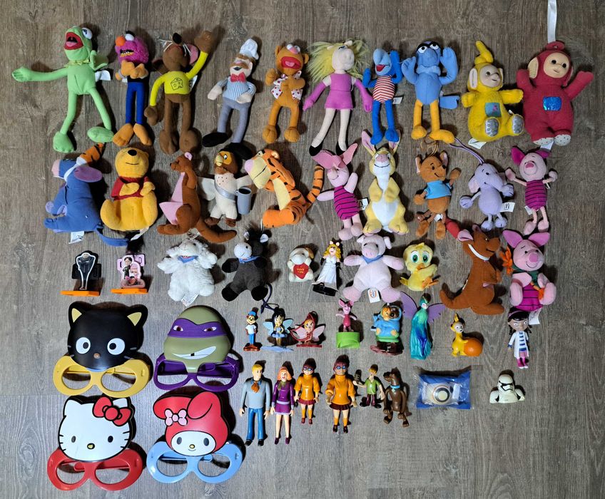 Lot 110 figurine (majoritatea Happy Meal Mc Donalds, anii 2000)