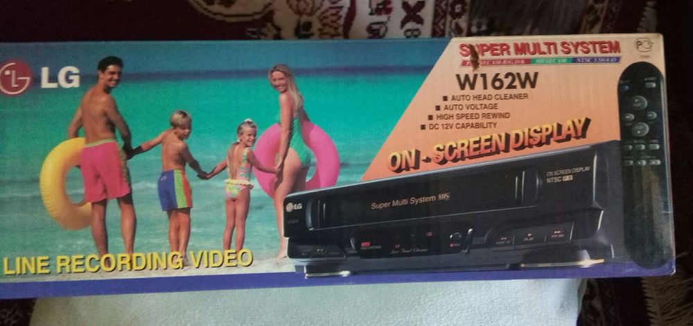 Продам видио DISPLAU. Можно смотреть фильмы на касетах