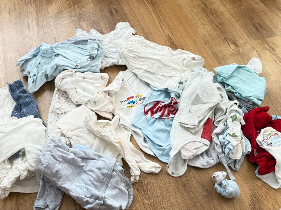 Chaqaloq kiyim kiyilgan xolati yaxwi