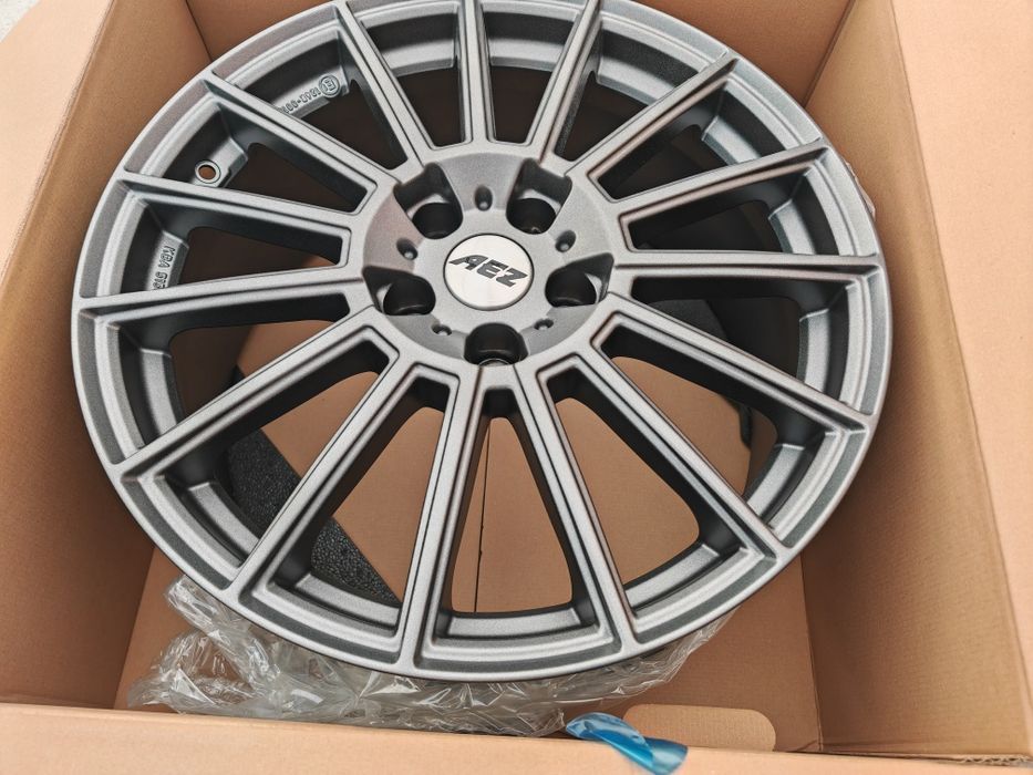Vand jante de aliaj pe 19 pentru Tesla marca AEZ