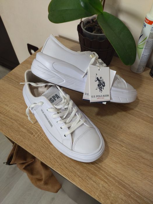 Нови кожени кецове