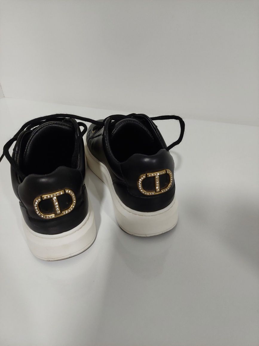 Сандали Lacoste. Размер 35, Сникърси Twiin set