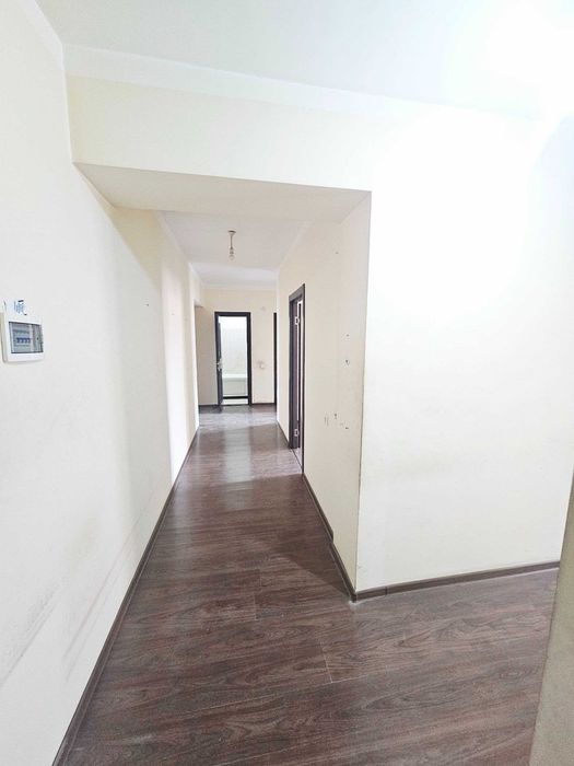 Sergeli 8-xududda 3 xonali uy sotiladi.