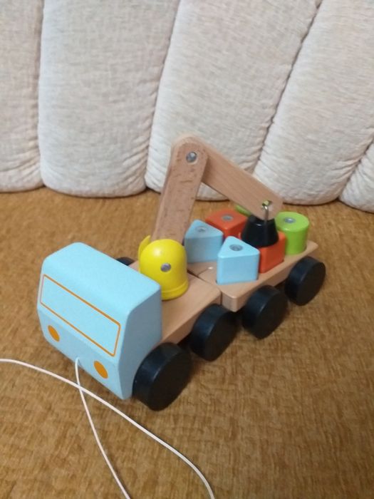 Vand diverse jucarii din lemn de fag pentru copii stare excelenta