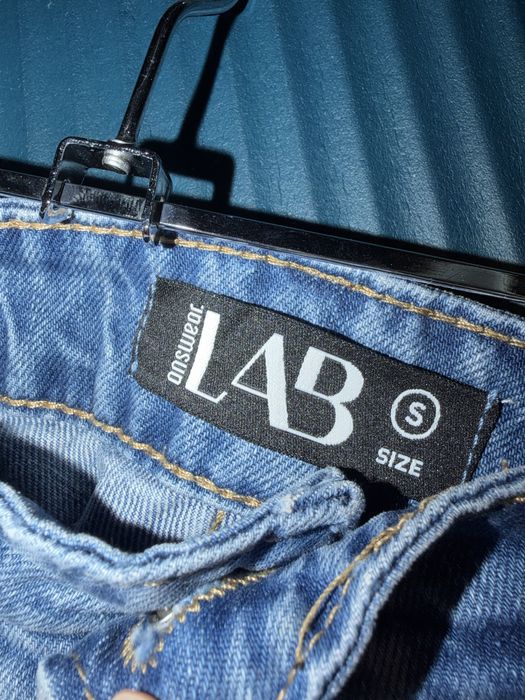 Дънки със скъсан ефект на Answear