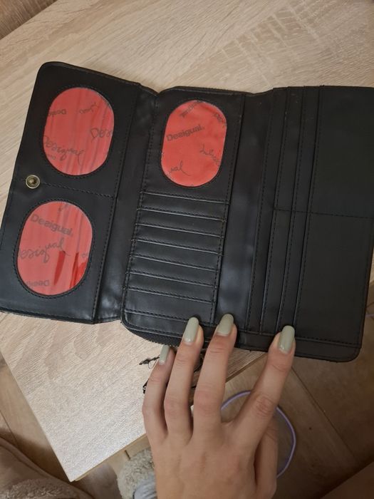 Протмоне Desigual