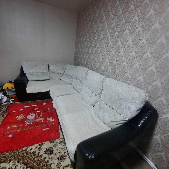 Диван угловой и кресло