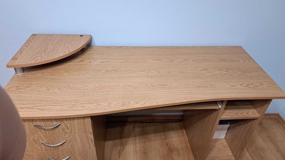 Голямо бюро в отлично състояние