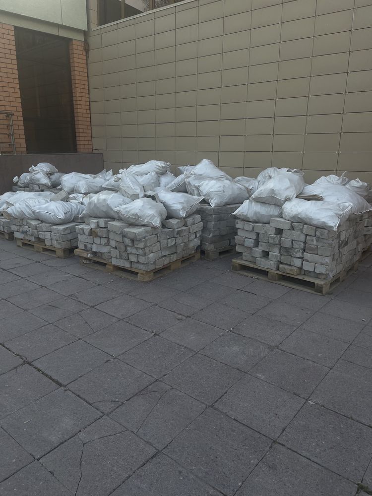 Продам кирпич б/у совсем недорого по 25тенге