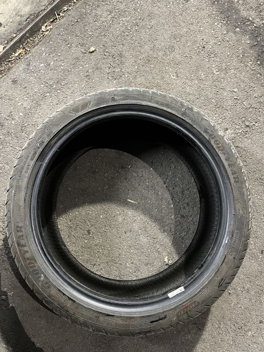 Продавам 4бр летни гуми-225/40/R18 и 255/35/R18