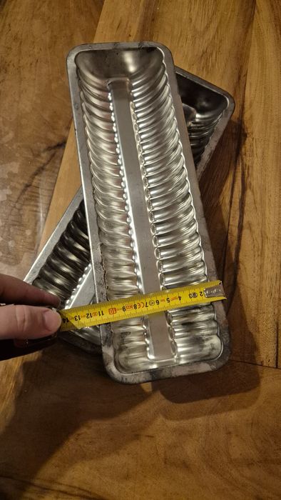 Vând 2  tăvi de copt