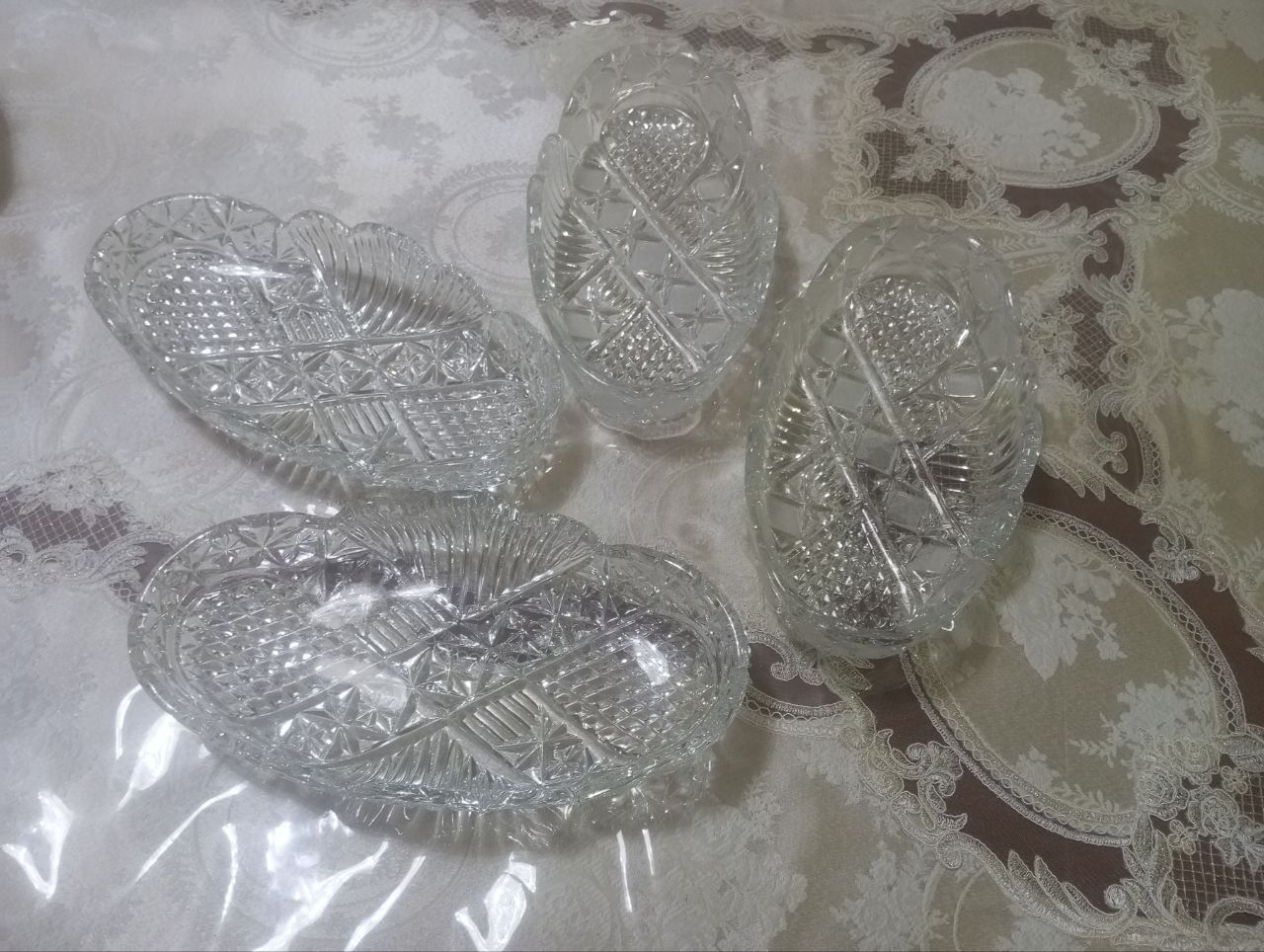 Chinni sotaman. Yaxshi holatda tutilgan. Qora chinni 2 xil turdagi.