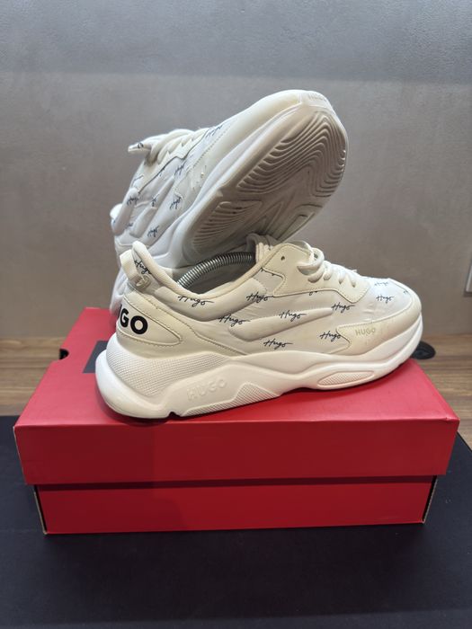 Бели обувки Hugo