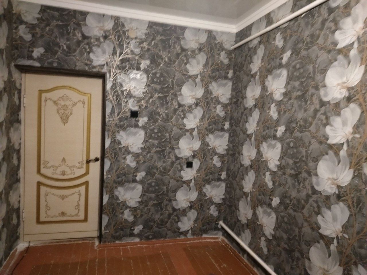 70 жиллиқ 1-домдан 2-етаж 11-жай  сатылади