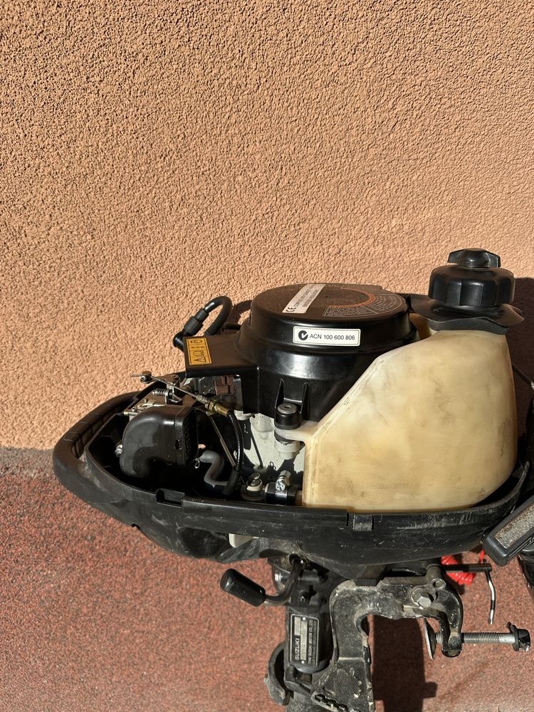 Мотор за лодка suzuki 2,5cc..