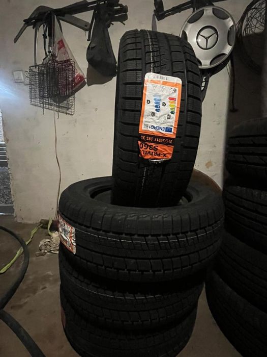 Продам новые Зимние шины 215/55R17