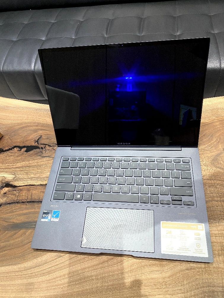 Asus zenbook 8gb ram 512 ssd 22sikl