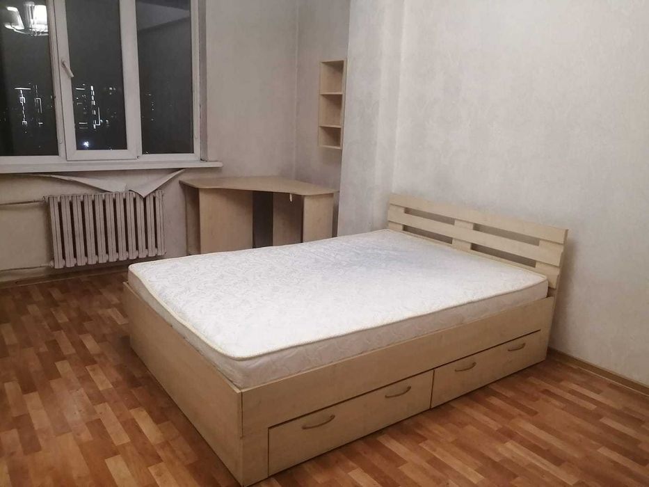 Продам спальню гарнитур  и межкомнатные двери срочно!
