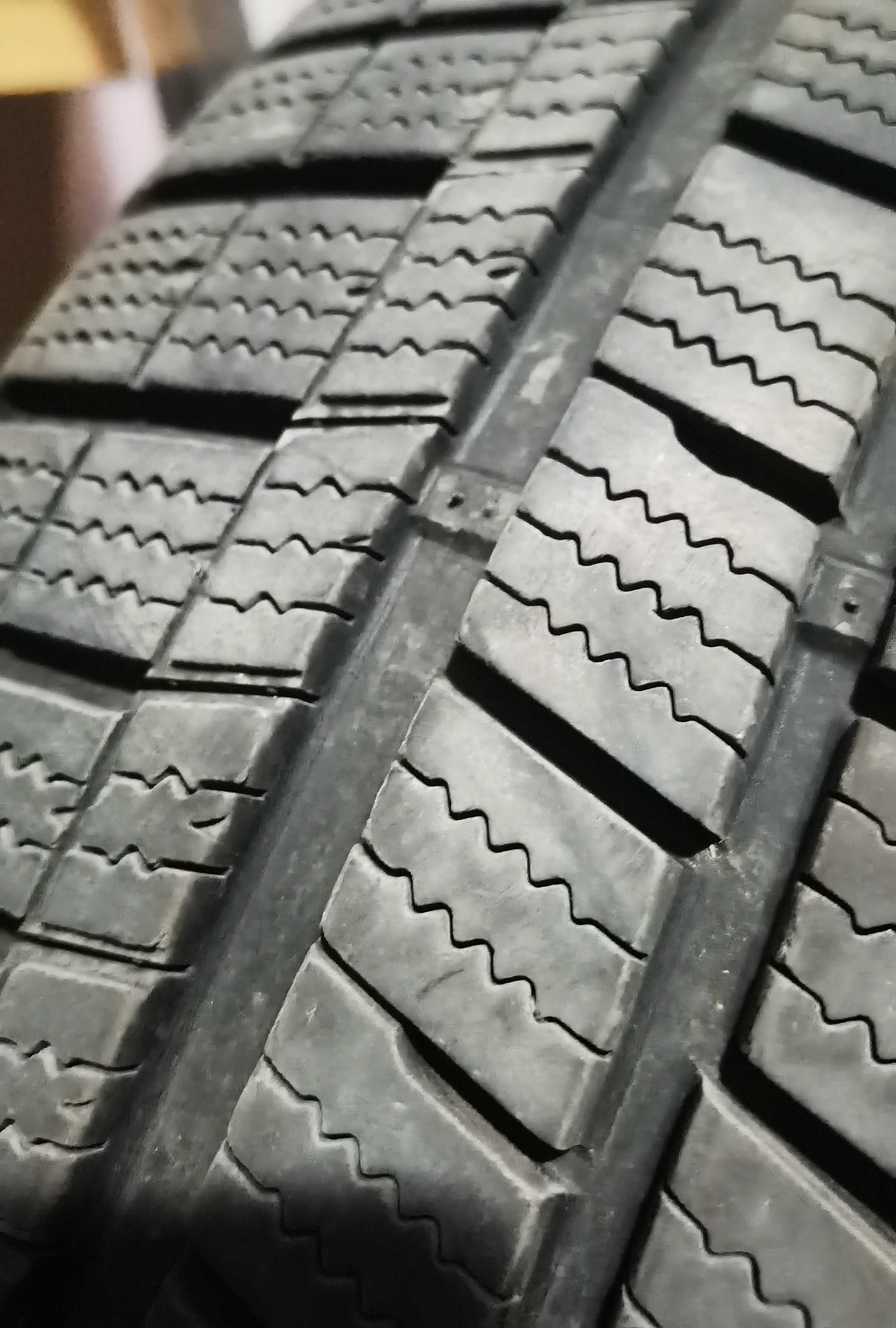 Hankook winter i cept evo2 SUV 235 55 18 зимни гуми