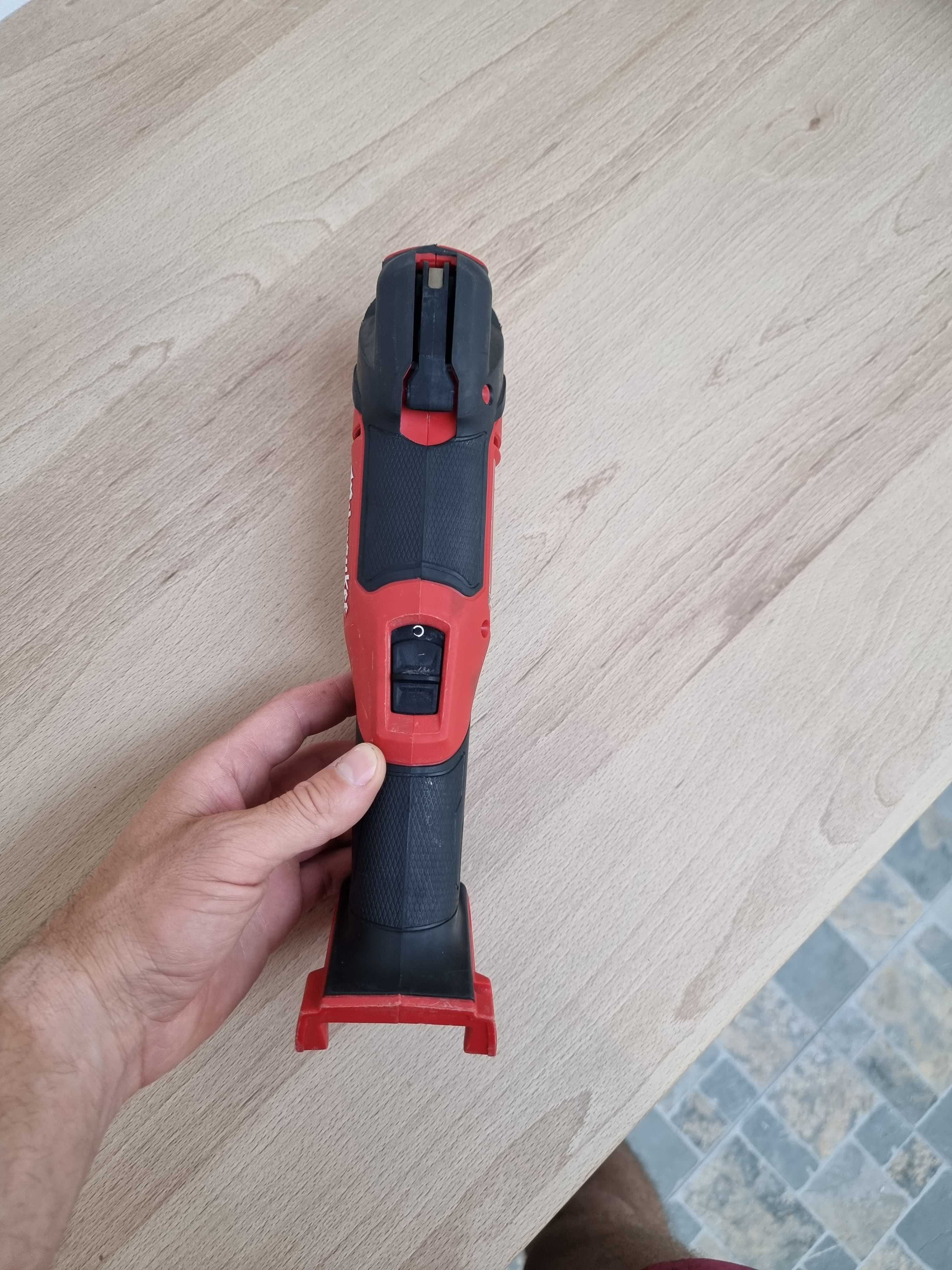 Multifunctionala Milwaukee FMT Acumulator M18 V Multicutter Multitool