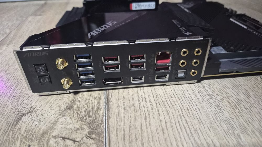 Vand placa de baza Gigabyte Z690 Aorus Master cu procesor I9