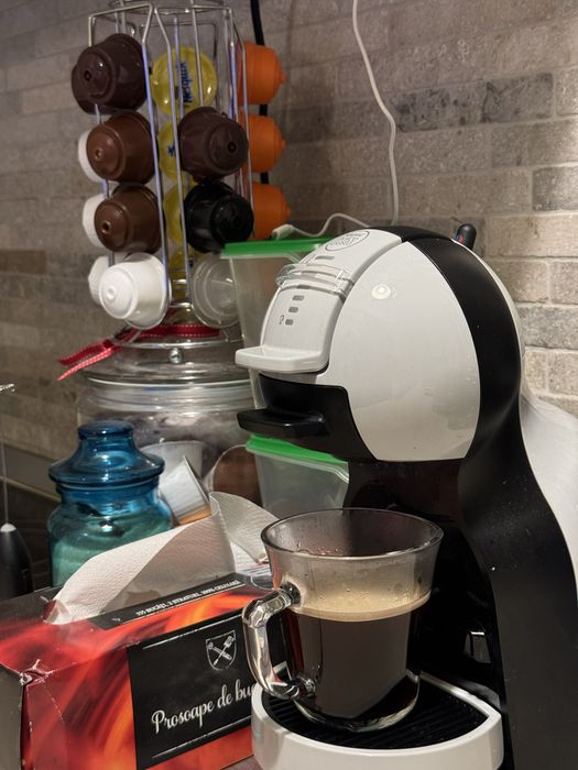 Nescafe Dolce Gusto Mini me + capsule, detalii in privat