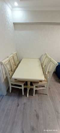 Продается стол деревянный белый со стульями  состояние отличное размер